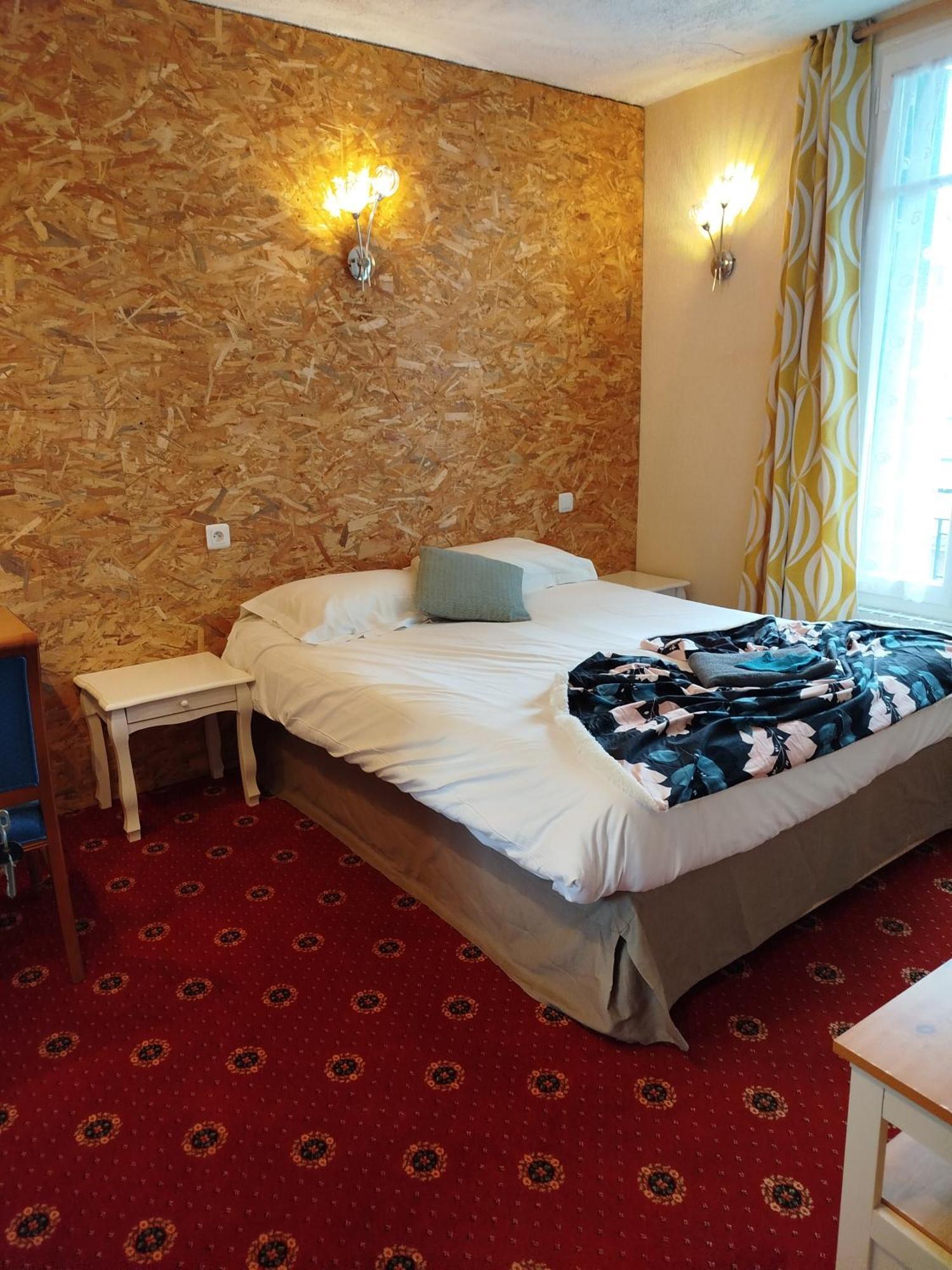 Bed and Breakfast La Tour Pom'Pin Ла-Бурбуль Екстер'єр фото